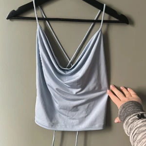 Linne med snörning bak - Perfekt snyggt sommar linne med snörning i ryggen. Använd 1 gång. 