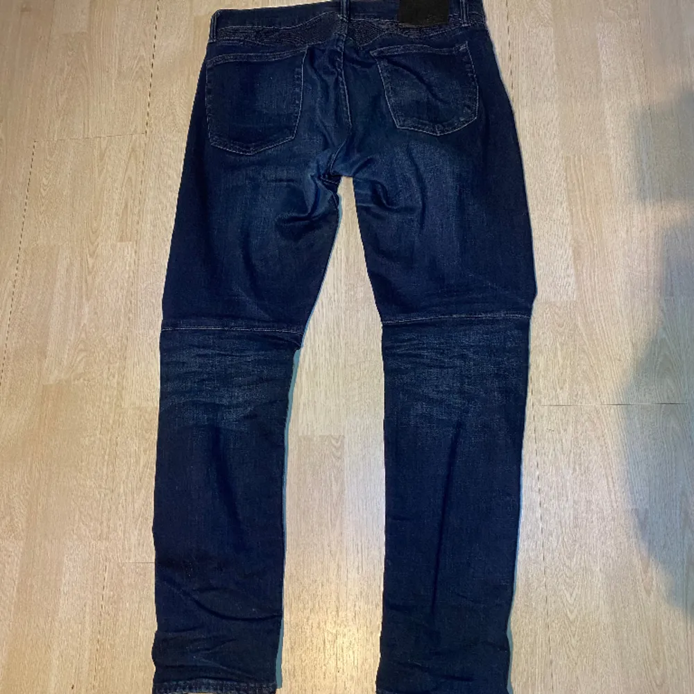 Riktigt feta Ralph Lauren jeans som är perfekta om du vill uppgradera dripen. Grischiga och extremt sköna. Kolla gärna in mina andra annonser🤩 Fraktas inom 48h📦📩. Jeans & Byxor.