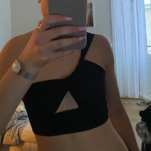 ”fest” topp - Fin topp som aldrig är använd. Passar perfekt till fest eller event