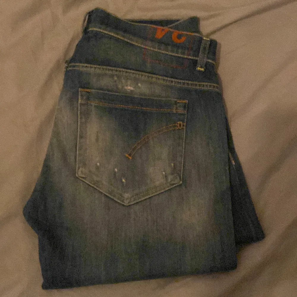 Tja, säljer mina dondup jeans som var för stora, alltså endast testade. Skick 10/10. Köpta från miinto för 2700kr på deras rea (ord pris) 3500kr. Dondup George skinny fit. Ge gärna bud. Jeans & Byxor.