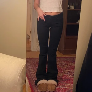 Low waist bootcut jeans - Från Gina tricot! Superbra skick!