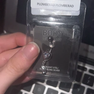Navel Piercing äkta silver  - Säljer den här då ja köpte den fö att göra navel piercing men de blev aldrig av pris ja köpte den för 129kr
