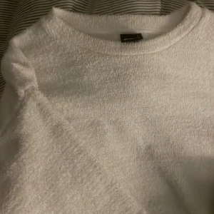 Gina myströja - Säljer denna bekväma och mjuka tröjan från gina! Storlek S, säljs då jag knappt använt den