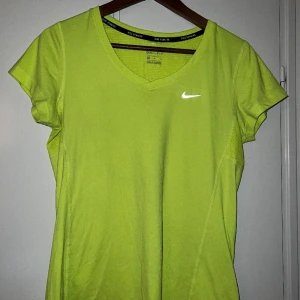 Nike t-shirt - Tränings t-shirt, i gott skick, storlek M, 40kr