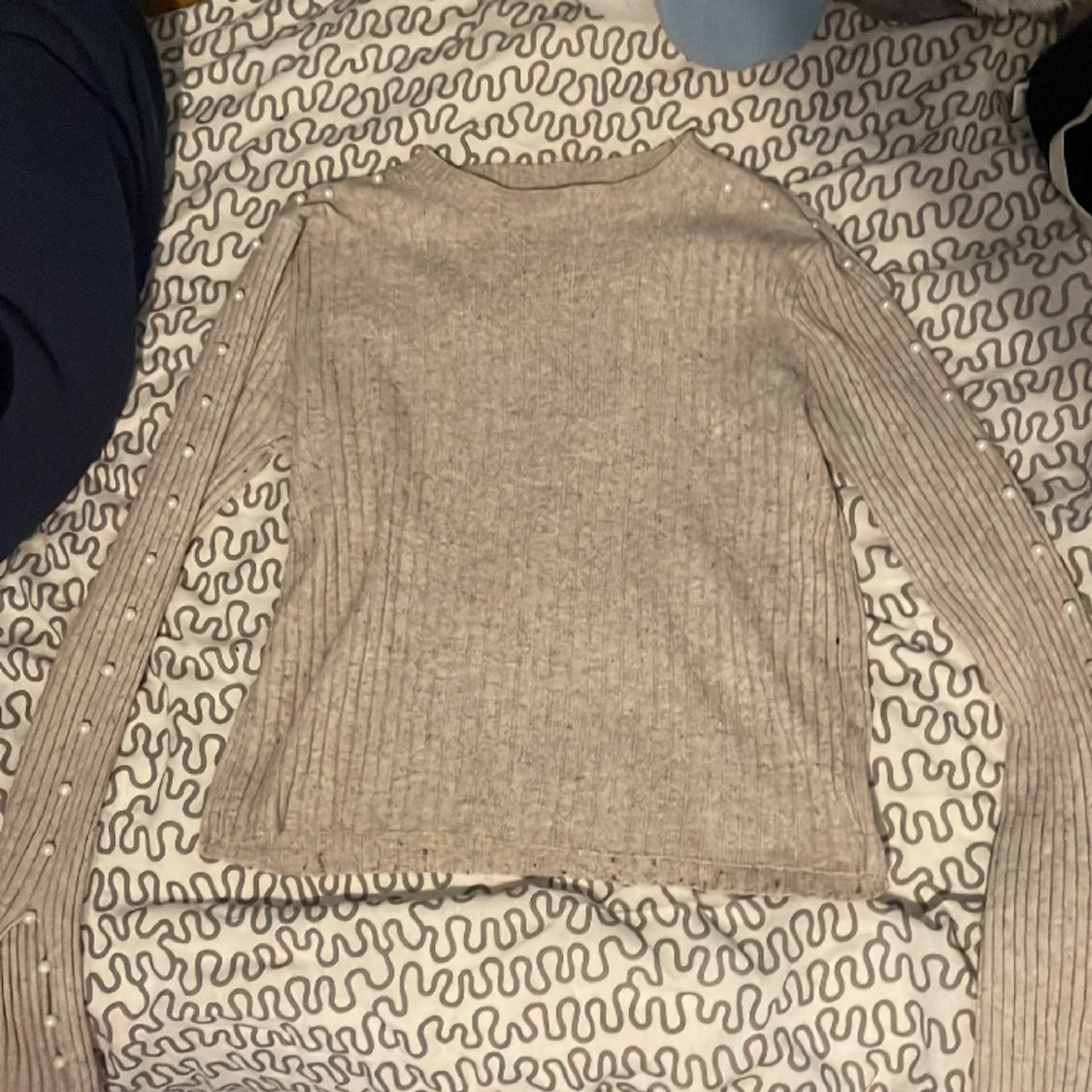 Beige långärmad tröja.  - 90