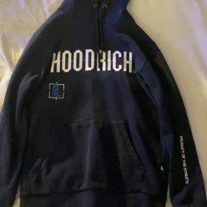 Hoodrich Hoodie - Hoodrich hoodie, i använt skick storlek S