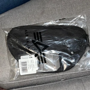 Alpha industries  - Alpha industries midjeväska. inte använd eller upppackad. 