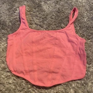 linne - fint linne som aldrig är andvändt. passar perfekt till en fin kjol eller kostymbyxor!