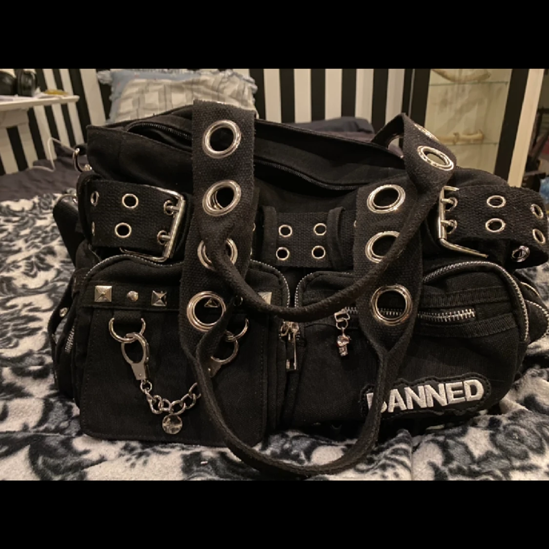 Banned alternative väska