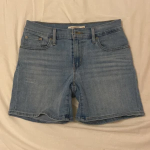 Levi’s jeansshorts - Storlek 26