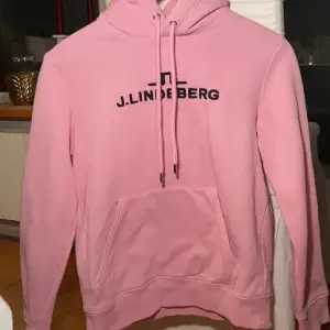 Jättefin J.Lindeberg Hoodie💕Använd fåtal gånger Storlek:S Nypris:599kr Säljer:200kr Priset kan diskuteras🌟