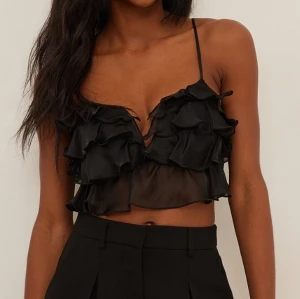 Festtopp  - Festtopp från Nakd. Aldrig använd, prislapp kvar. Nypris 429kr. 