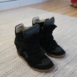 Isabel Marant  - Säljer Isabel Marant skor. I använt gott skick!