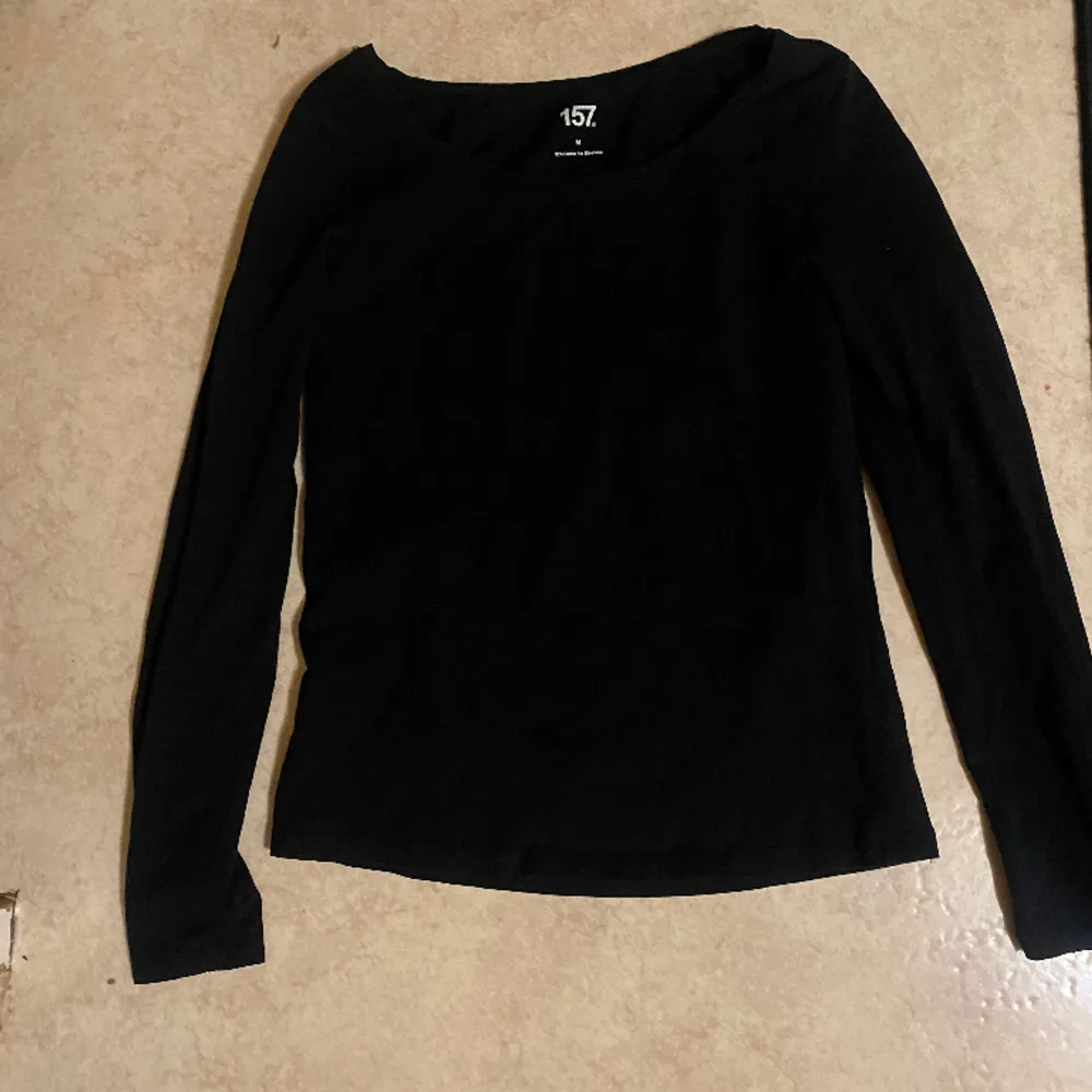Långärmad basic tröja från lager 157❤️ jag bär vanligtvis S men tog M eftersom den är lite liten i storleken. . Tröjor & Koftor.