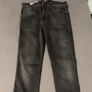 Replay jeans  - Nyskick aldrig använda. Storlek 28. Äkta replay jeans.