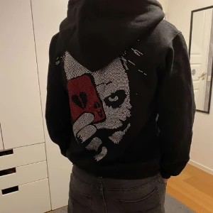 🃏Masteme🃏 - Tja! Säljer nu denna feta zip hoodien från ”Masteme UF” | Storlek S och är i väldigt gott skick | Hör av dig vid minsta lilla fundering😉