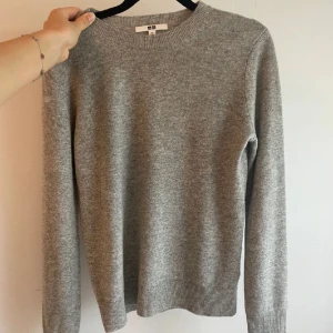 Grå Kashmir  - Grå cashmere tröja från uniqlo i superfint skick