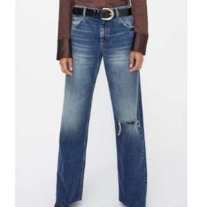 Jättesnygga jeans från Zara i storlek 34❣️Säljer för 250kr, näst intill oanvända:)