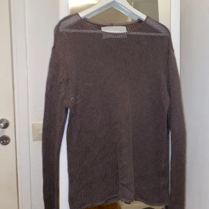 Stickad Brun Tröja - Bekväm Stickad Brun tröja! Perfekt till höst och vinter.  Är i storlek S!