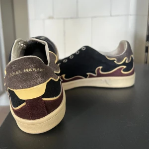 Sneakers från Isabel marant  - Sneakers från Isabel Marant. I bra skick. Saknar orginalsnören. Nypris ca 2900kr. Skriv för mer bilder/info. Pris kan diskuteras vid snabb affär💕
