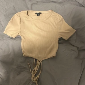 Magtröja  - Har liten fläck på sig men går att använda 