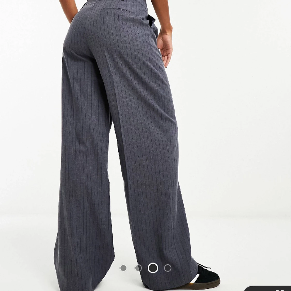 mörkgråa kostymbyxor med ränder - 90