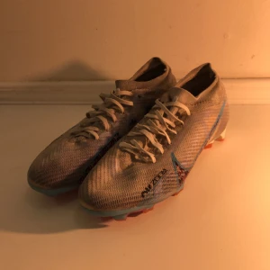 Nike MERCURIAL vapor 15 - Storlek 40 Dom är ganska använda men inte trasiga. Skick 7/10