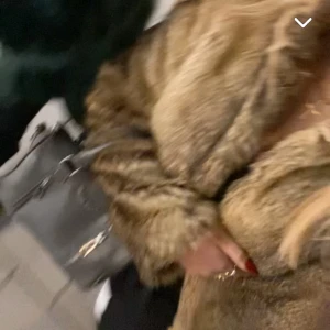 Pälsjacka  - Jätte snygg pälsjacka,skriv för fler bilder.