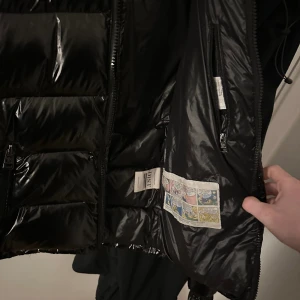 Moncler maya jacka  - Storlek 2/M. 8/10 skick.  kvitto finns