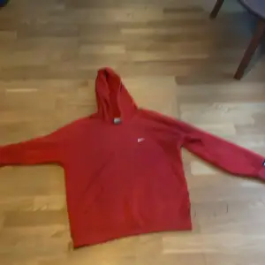 Gammal retro Nike tröja röd