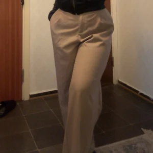 Säljer min snygga kostymbyxor  - Färgen är kaki .