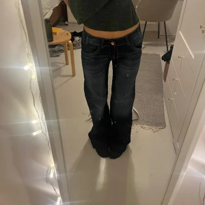 Lågmidjade bootcut jeans  - Lågmidjade bootcut jeans. Midjemått 37cm innerbenslängd 78 cm❤️‍🔥❤️‍🔥