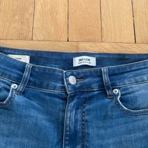 Jeans från Only & Sons - Säljer dessa jeans från Only & Sons i storlek W30 L34 
