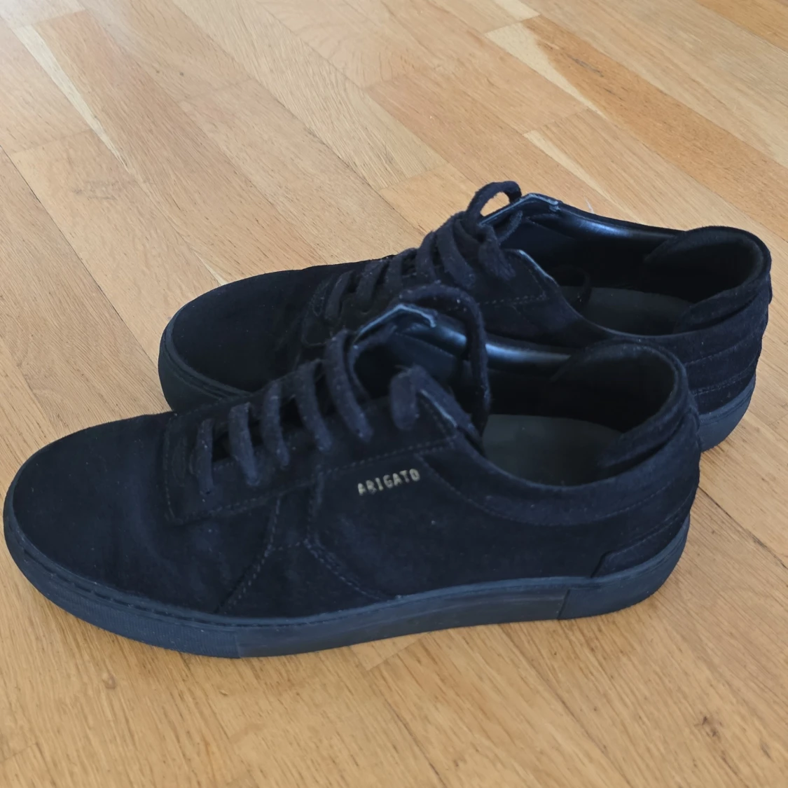 Svarta sneakers från Axel Arigato - 1