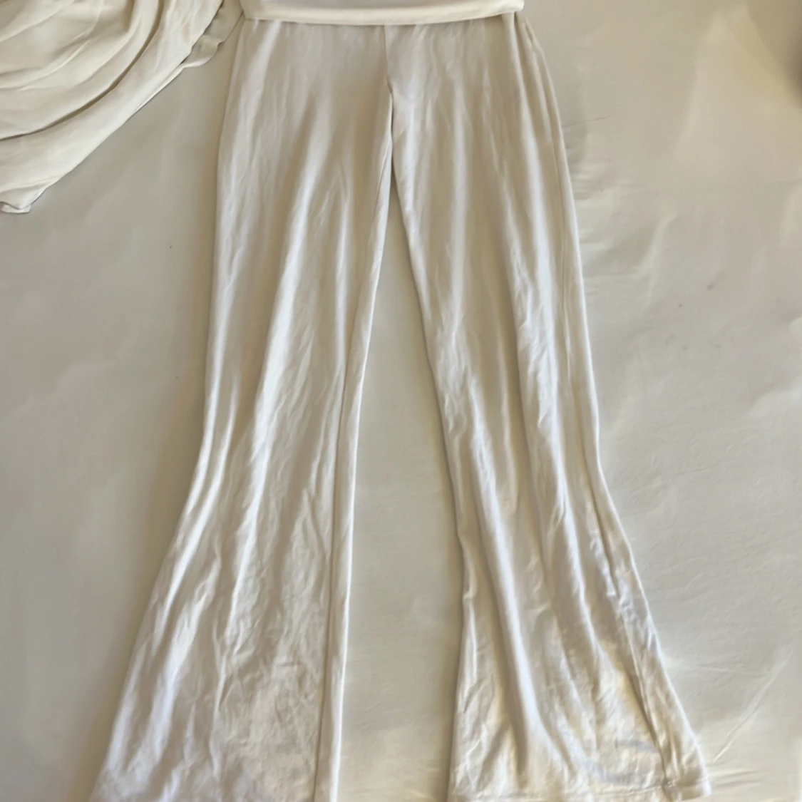 Vita vida byxor från Gina Tricot - 3