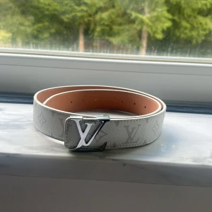 Vit bälte  - Jag säljer ett Vit bälte 