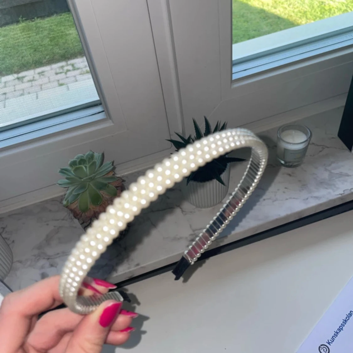 Diadem med vita pärlor - 1