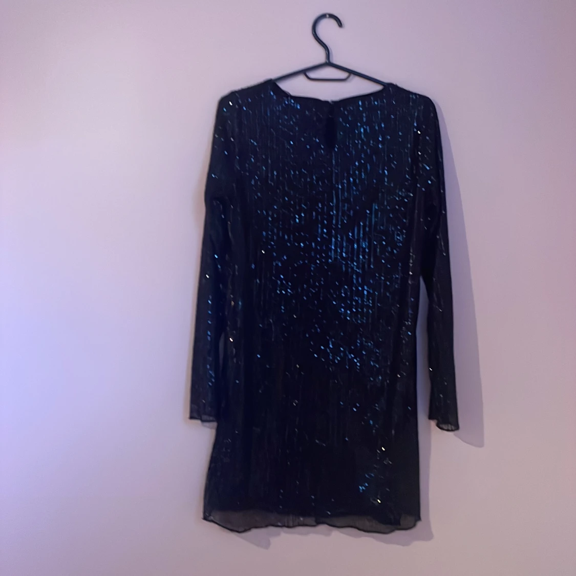 Svart glittrig klänning från Lindex - 1