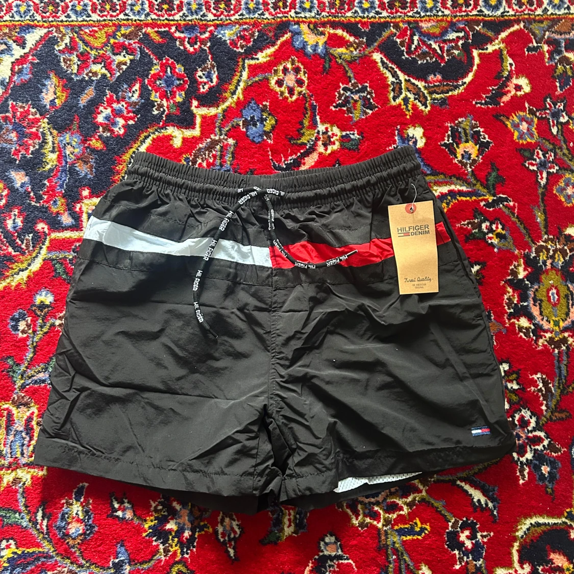 Svarta badshorts Tommy Hilfiger 