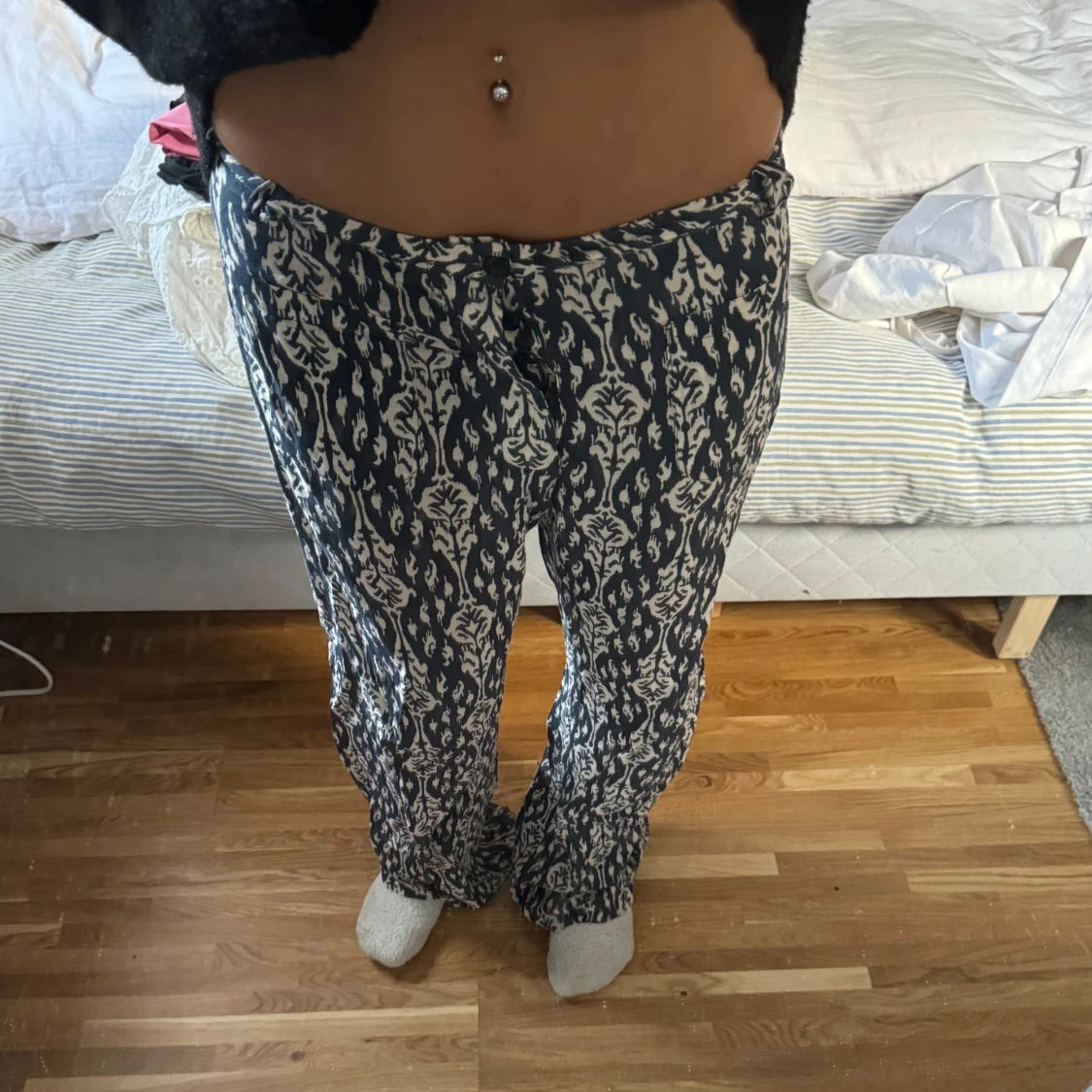 Mönstrade vida byxor från Zara - 1