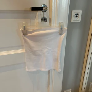 Tubtopp - Fin vit tubtopp som inte kommer till användning längre. Passar till allt!