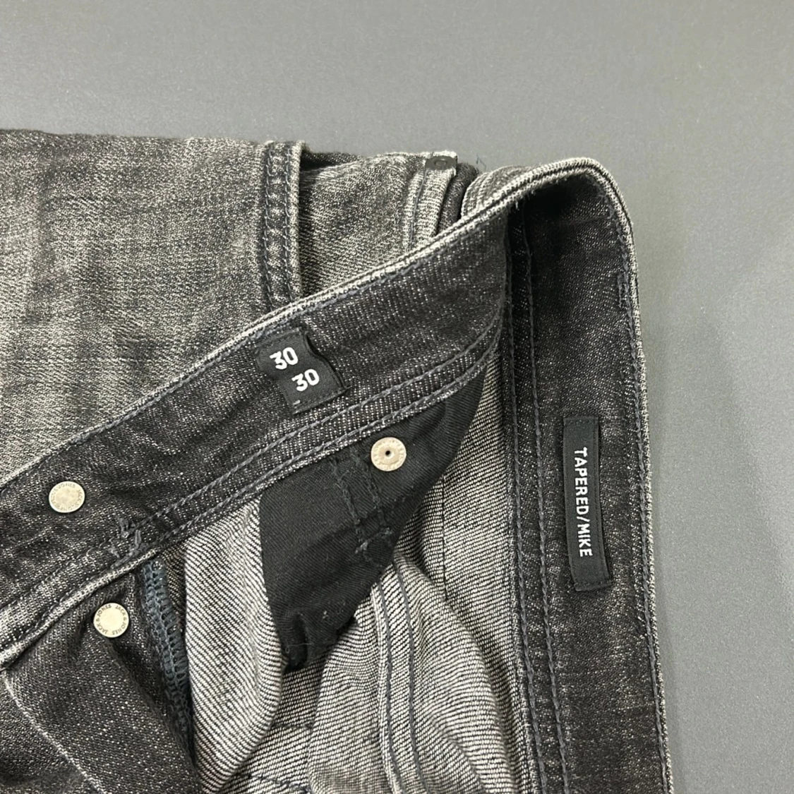 Svarta jeans med slitningar från Jack and Jones  - 2