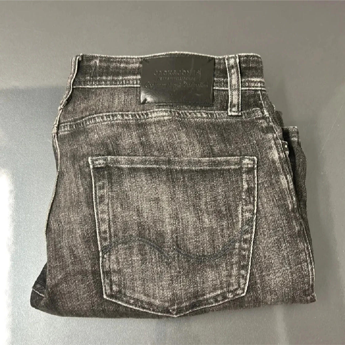 Svarta jeans med slitningar från Jack and Jones  - 3