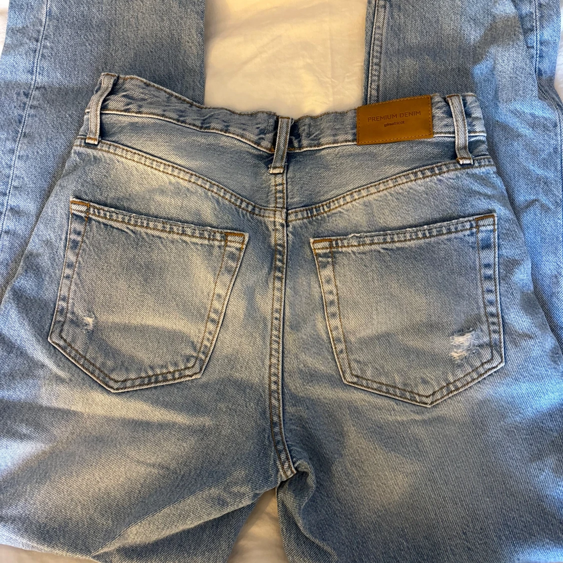 Ljusblå jeans från Gina tricot  - 3