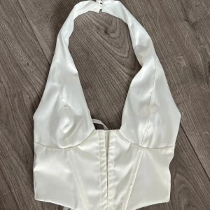 Festtopp - Croptop som är perfekt till fest.