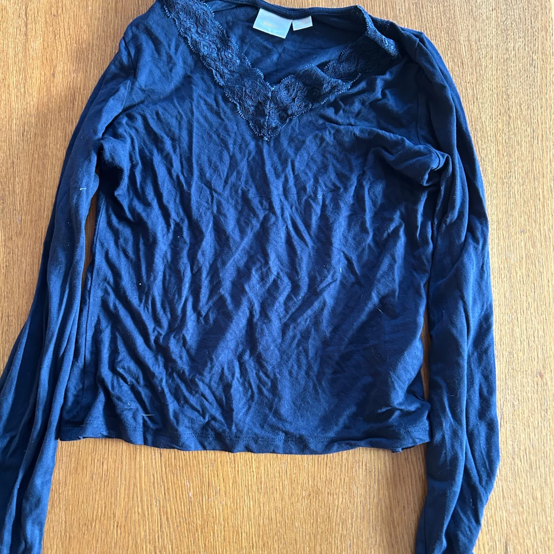 Svart långärmad topp med spets Gina Tricot