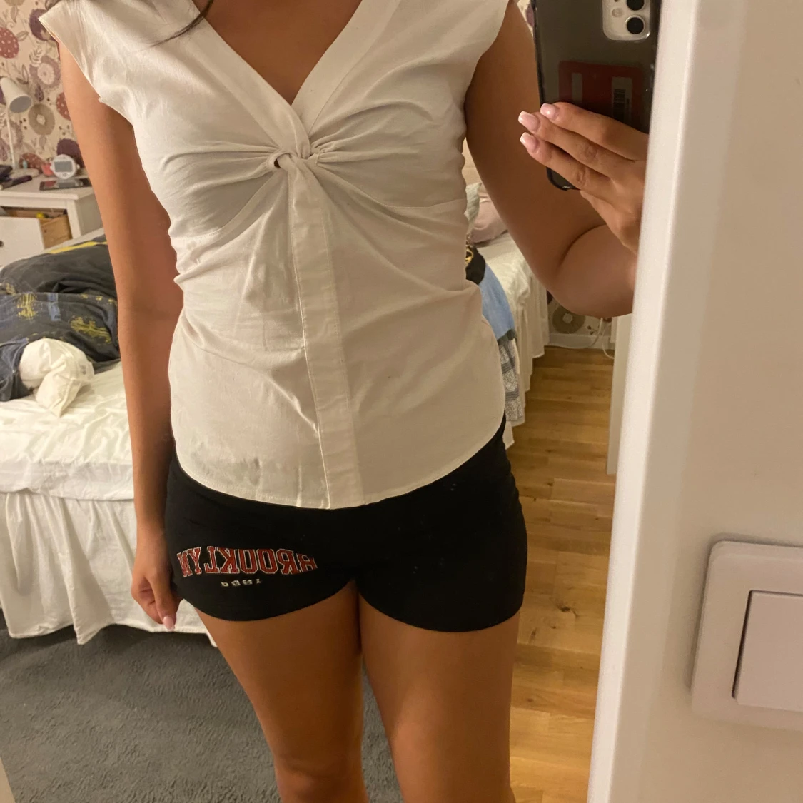 Vit omlottopp från H&M med knut