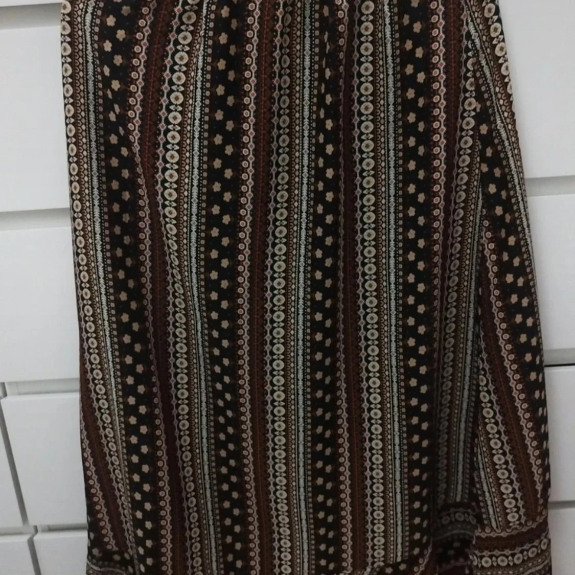 Mönstrad långkjol med volang - 1