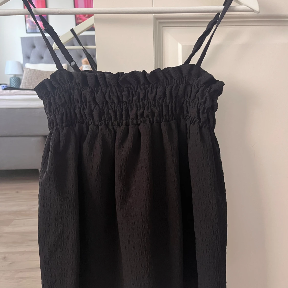 Svart kort topp med smock