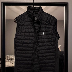 Haglöfs Väst - Mycket bra skick. Använd max 5 gånger. Storlek S.